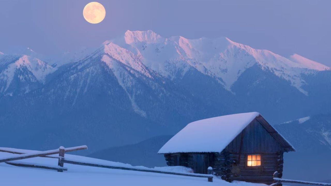 आज 1 फरवरी 2026 को माघ पूर्णिमा के अवसर पर आसमान में फरवरी की पूर्णिमा का चांद दिखाई देगा, जिसे स्नो मून कहा जाता है। यह चांद सामान्य दिनों की तुलना में अधिक चमकीला और बड़ा नजर आता है। खगोल प्रेमियों के लिए यह नजारा खास माना जाता है।(फोटो सोर्स- इंटरनेट) आज 1 फरवरी 2026 को माघ पूर्णिमा के अवसर पर आसमान में फरवरी की पूर्णिमा का चांद दिखाई देगा, जिसे स्नो मून कहा जाता है। यह चांद सामान्य दिनों की तुलना में अधिक चमकीला और बड़ा नजर आता है। खगोल प्रेमियों के लिए यह नजारा खास माना जाता है।(फोटो सोर्स- इंटरनेट)