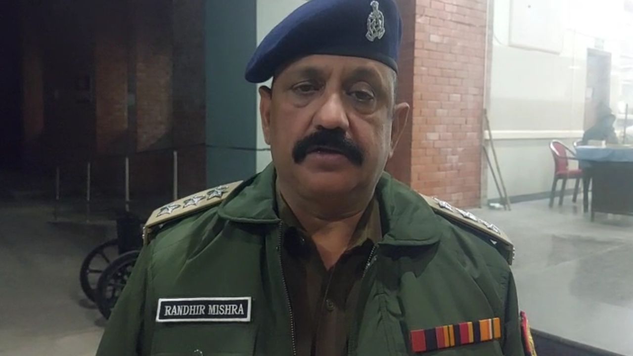 सोनभद्र में दर्दनाक हादसा, ट्रक की चपेट में आए पूर्व प्रधानाचार्य समेत तीन की मौत, मचा हड़कंप