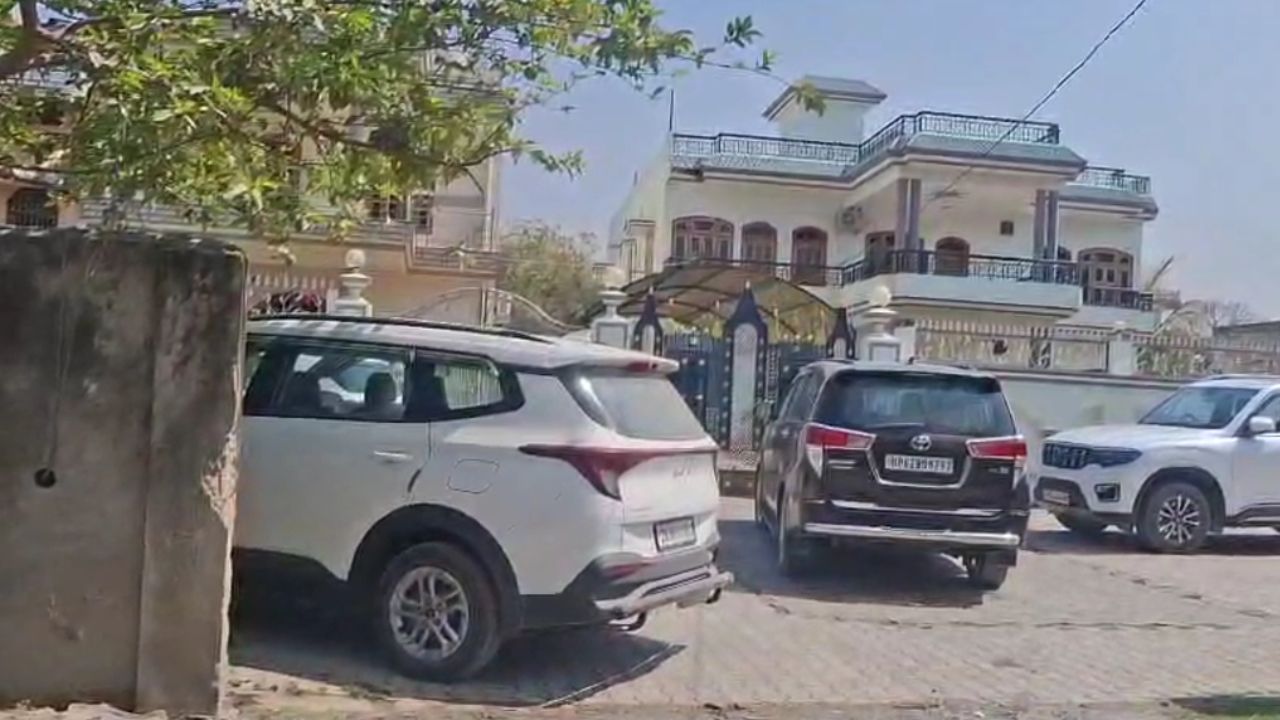 सोनभद्र में आयकर विभाग की बड़ी छापेमारी, खनन कारोबारियों के ठिकानों पर ताबड़तोड़ से मचा हड़कंप