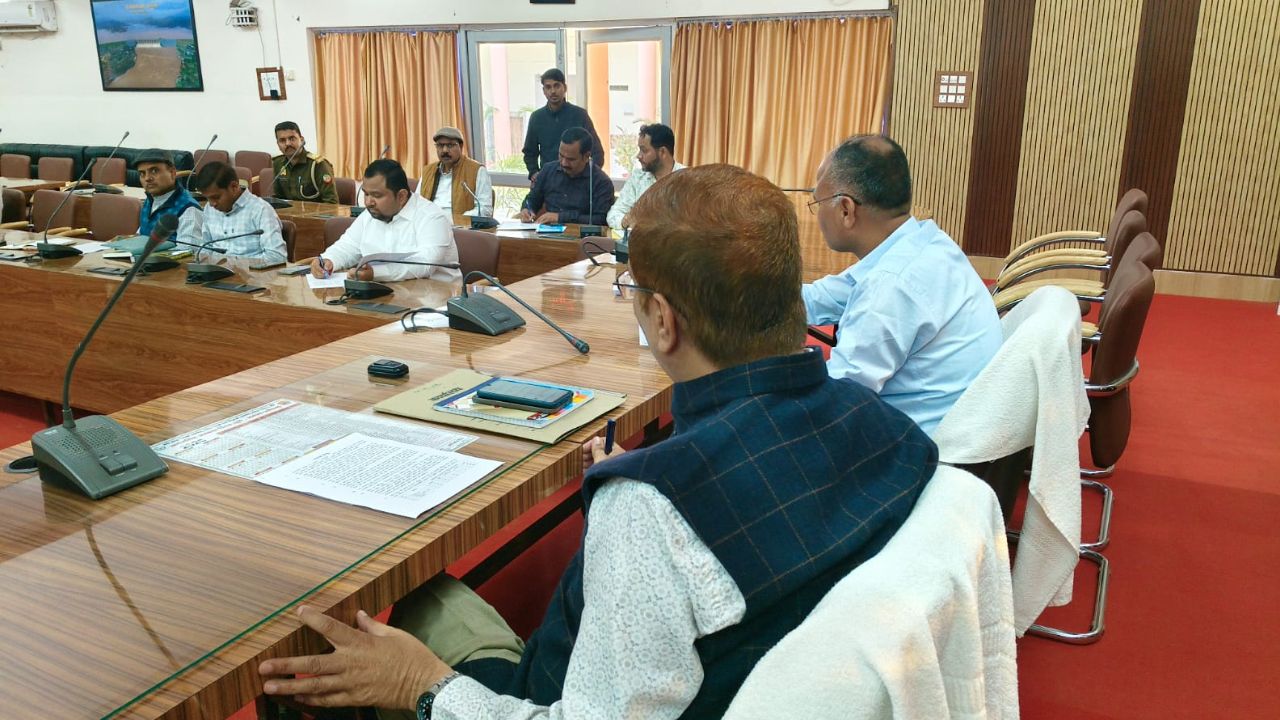 सोनभद्र में अवैध खनन पर जिलाधिकारी बी.एन. सिंह का सख्त रुख, अधिकारियों को मिली ये चेतावनी