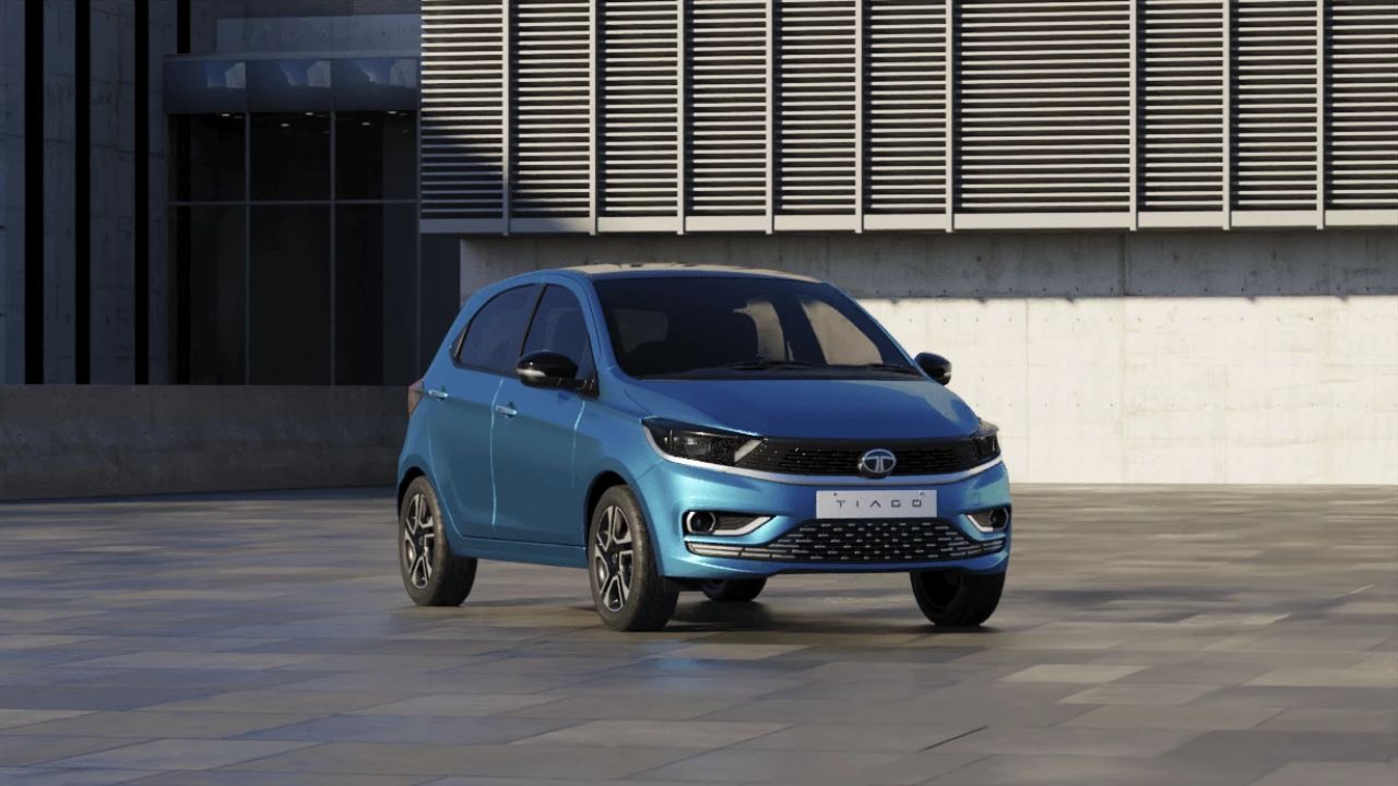चलाने में बाइक से भी सस्ती Tata की ये कार, जानें इसके भारी डिस्काउंट के बारे में