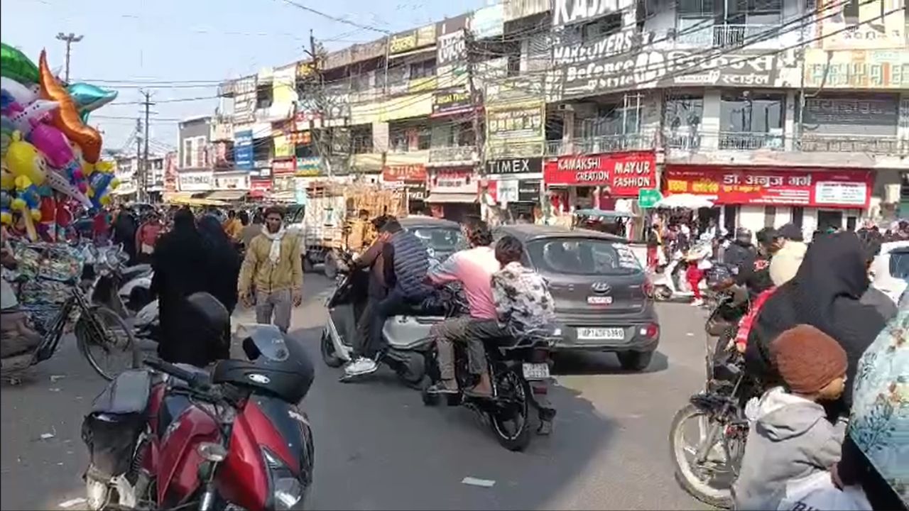 Muzaffarnagar: भरे बाजार में ‘हाईवोल्टेज ड्रामा’, देखती रह गई भीड़; वीडियो वायरल
