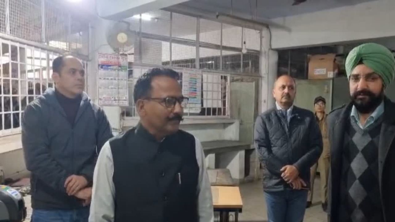 हल्द्वानी RTO में DM की अचानक छापेमारी, दलालों में हड़कंप; जानिये पूरा अपडेट