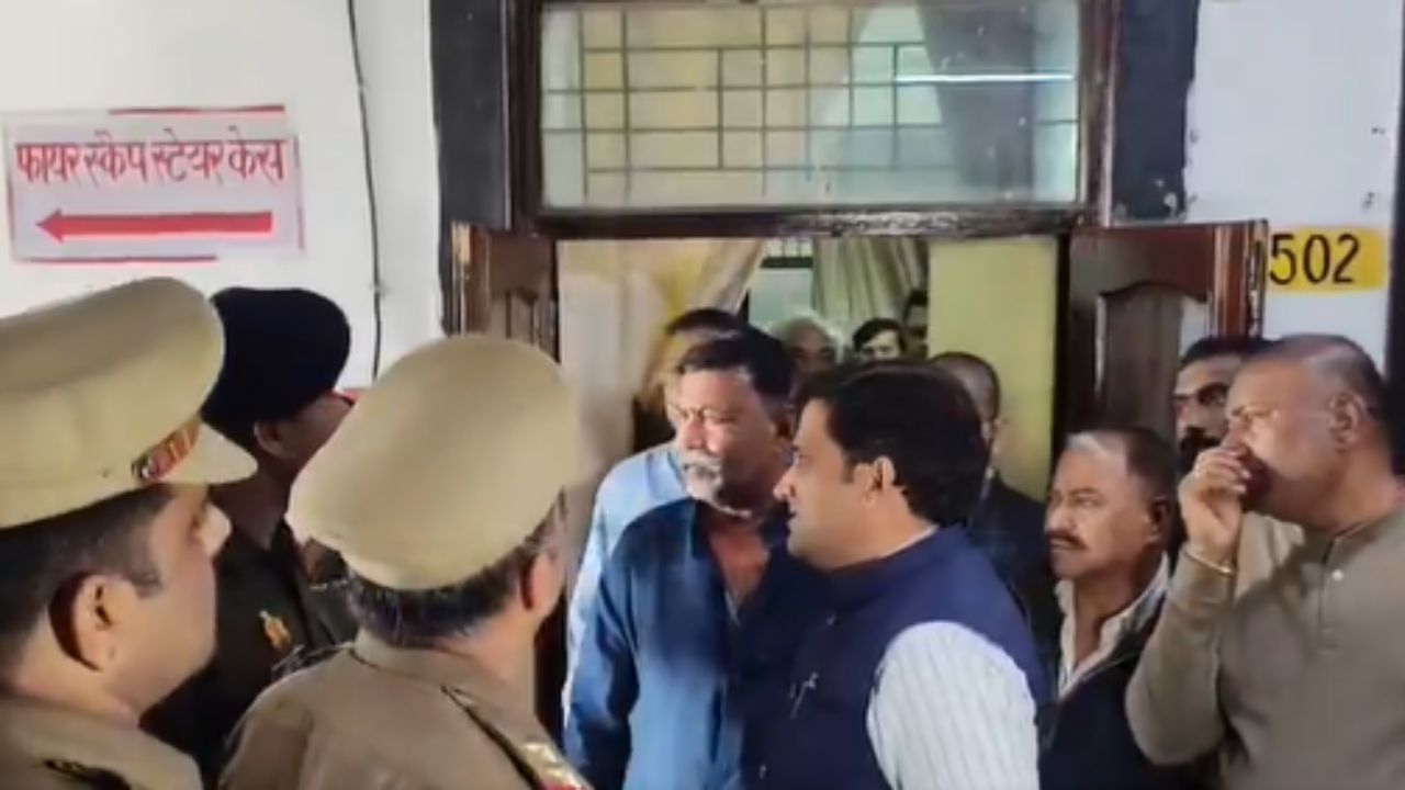 यूपी की बड़ी खबर: सपा के कई नेता हाउस अरेस्ट, दाल मंडी पर गरमाई सियासत; जानिये पूरा अपडेट