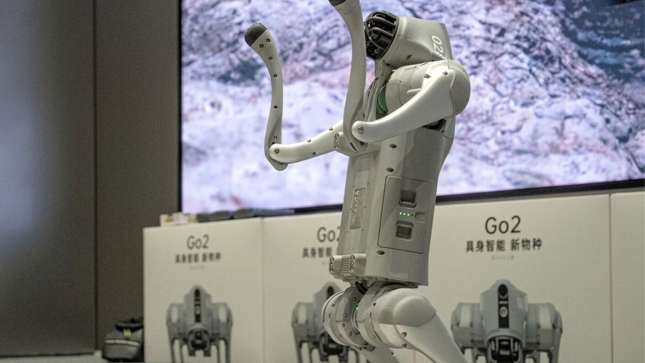 AI Summit में रोबोट डॉग को लेकर विवाद, Galgotias University पर उठे सवाल