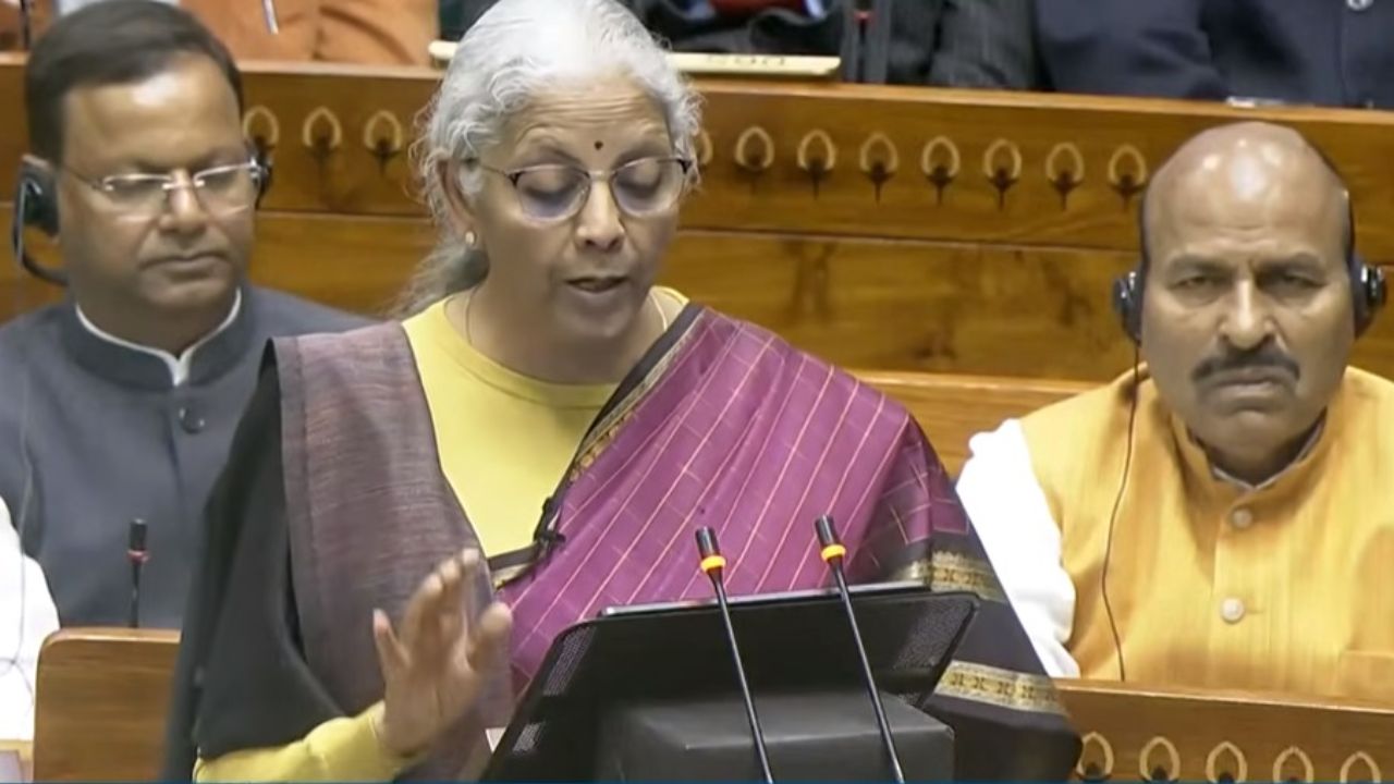 Union Budget 2026: वित्त मंत्री ने किया देश में 7 हाई स्पीड रेल कॉरिडोर की घोषणा, इन शहरों के बीच बढ़ेगी कनेक्टिविटी