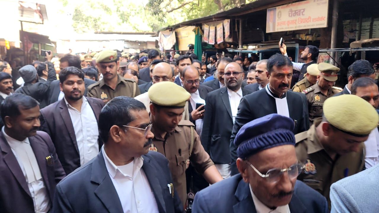 वाराणसी कचहरी को बम से उड़ाने की धमकी, जिला जज को थ्रेट मेल, कोर्ट परिसर में हड़कंप