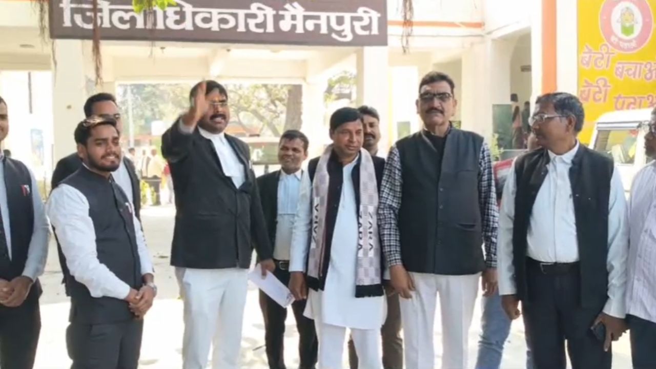 Mainpuri: हिंदू सम्मेलन में गरमाया माहौल, हनुमानगढ़ी के महंत को धमकी देने का आरोप