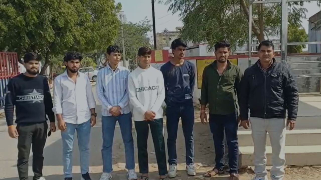 Mainpuri Shock: शिक्षकों की शर्मनाक करतूत से मचा हड़कंप, परिजनों में भारी आक्रोश