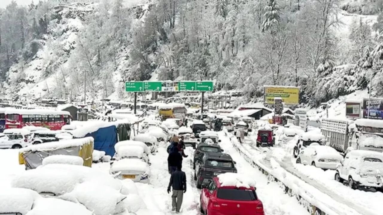Weather Update: पहाड़ों में भारी बारिश-बर्फबारी, जानिए दिल्ली-यूपी के मौसम का ताजा अपडेट