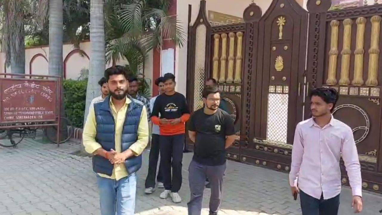 सोनभद्र में सीबीएसई परीक्षा के दौरान केंद्र पर ऐसा क्या हुआ कि भड़क उठे अभिभावक और छात्र?