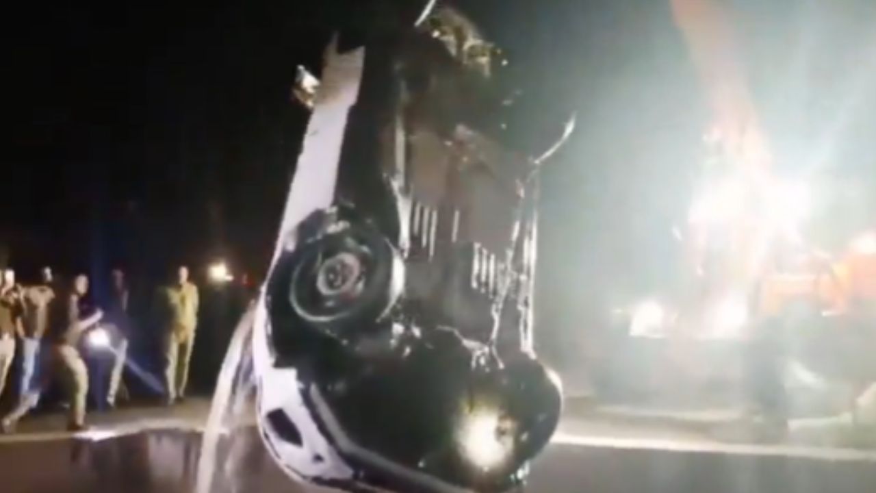 खुशियां बनीं मातम: मथुरा में तेज रफ्तार कार नहर में गिरी, चार युवकों की दर्दनाक मौत