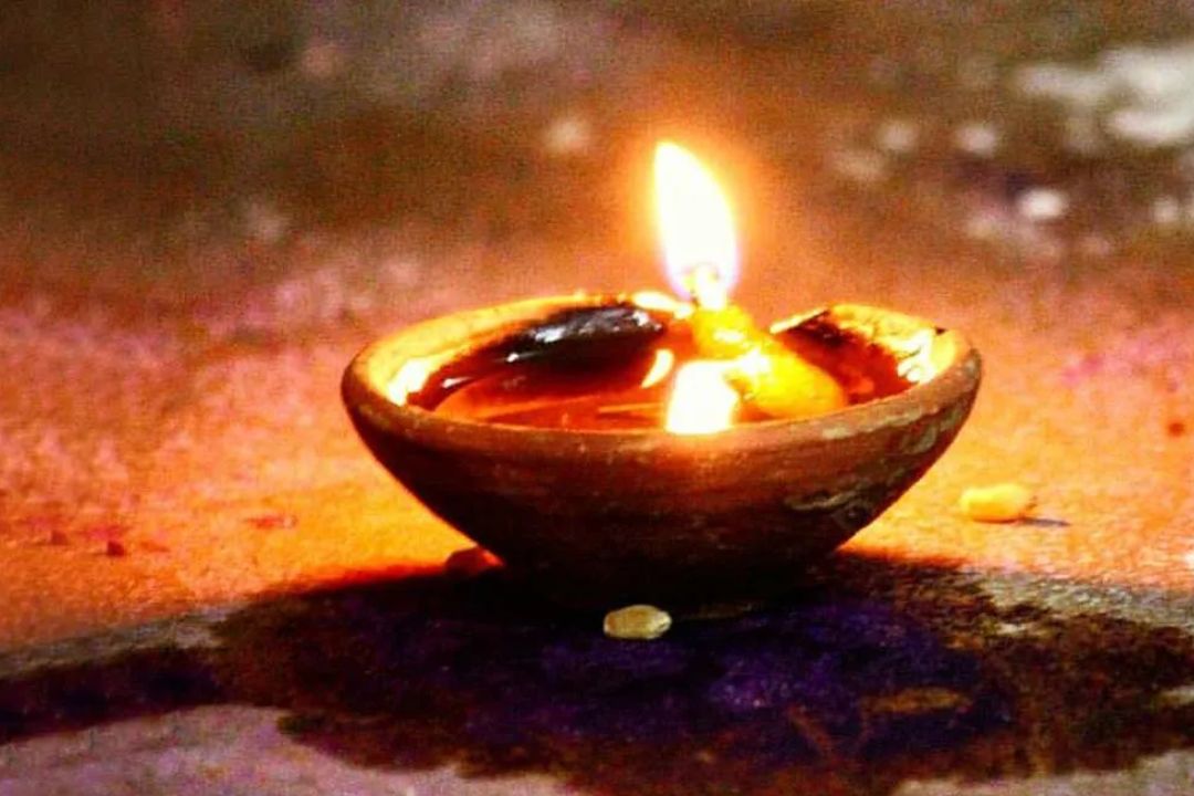 फाल्गुन अमावस्या 2026: इस रात भूलकर भी ना करें ये 5 काम, नहीं तो झेलना पड़ सकता है बड़ा नुकसान