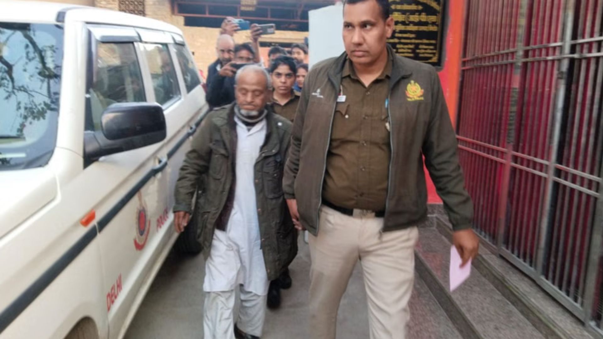 दिल्ली ट्रिपल हत्याकांड: जिन्न के नाम पर मौत का जाल, बाबा ने कर दिए बड़े खुलासे