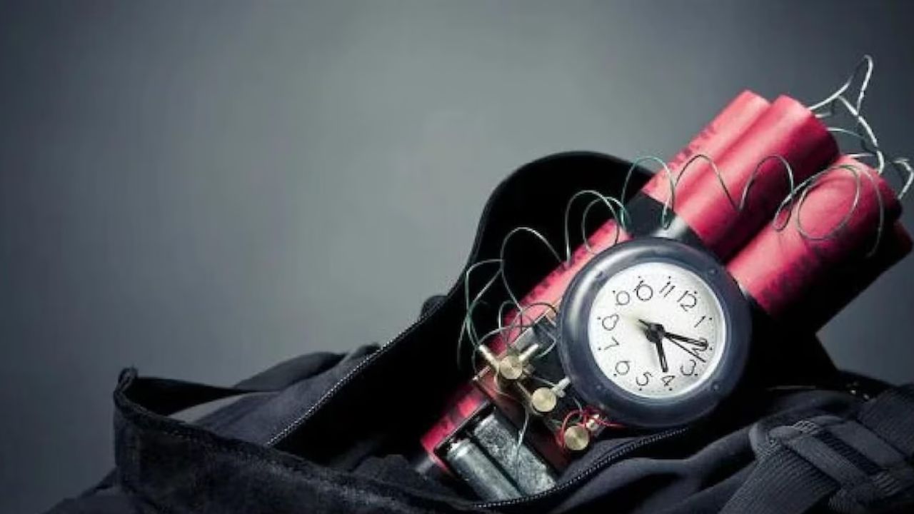 दिल्ली में 9 स्कूलों को बम से उड़ाने की धमकी, अभिभावकों में मचा हड़कंप; अलर्ट मोड में दिल्ली पुलिस