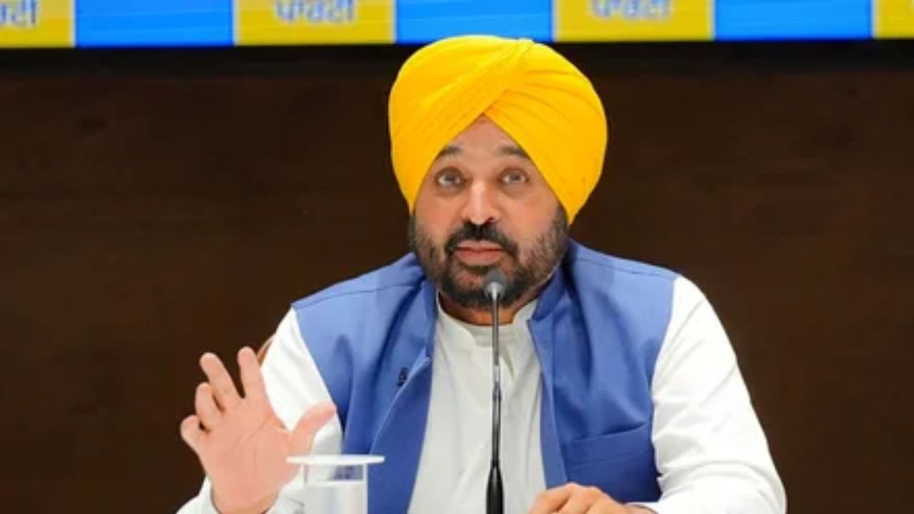 Punjab Politics: मान सरकार का बड़ा एक्शन, 2 IAS अधिकारी सस्पेंड; प्रशासनिक हलकों में मचा हड़कंप