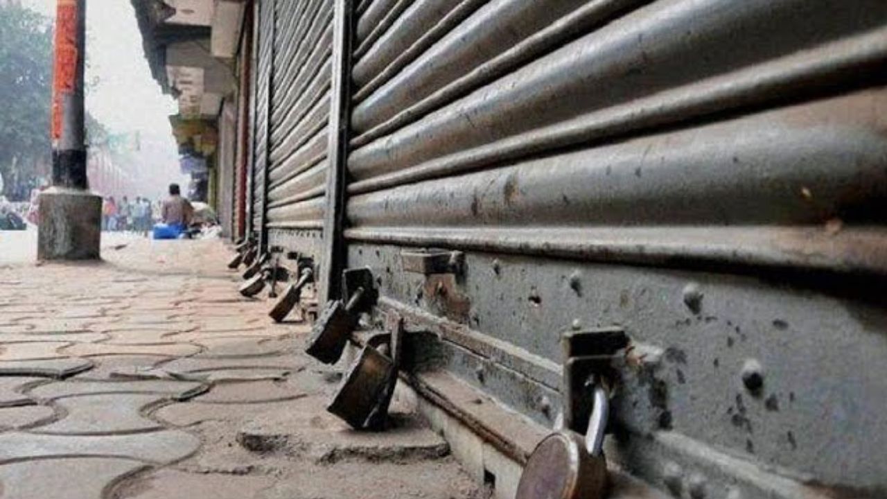 Bharat Bandh 2026: देशभर में हड़ताल जारी,  बैंक-मार्केट और ट्रांसपोर्ट समेत जानें क्या-क्या प्रभावित?