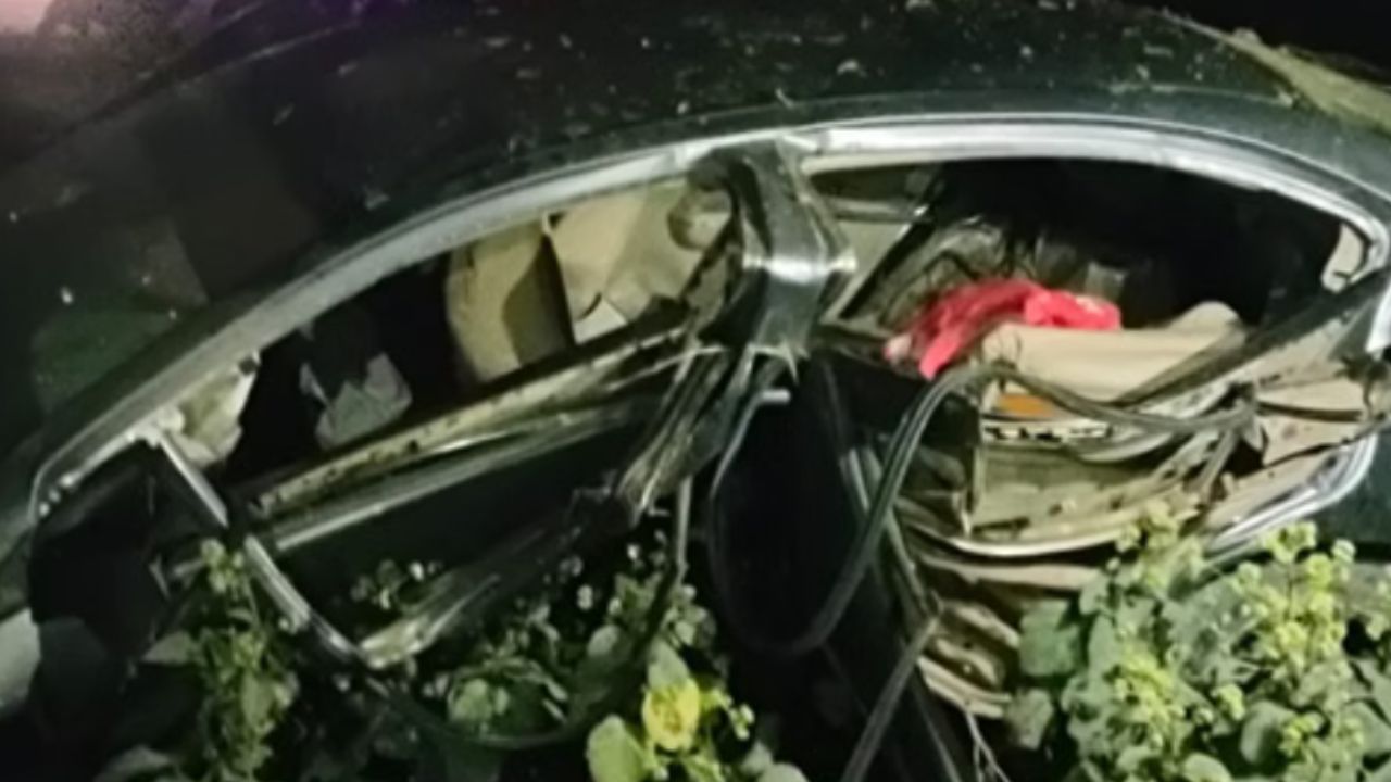 रायबरेली में भीषण सड़क हादसा, पेड़ से टकराई कार, तीन दोस्तों की मौत