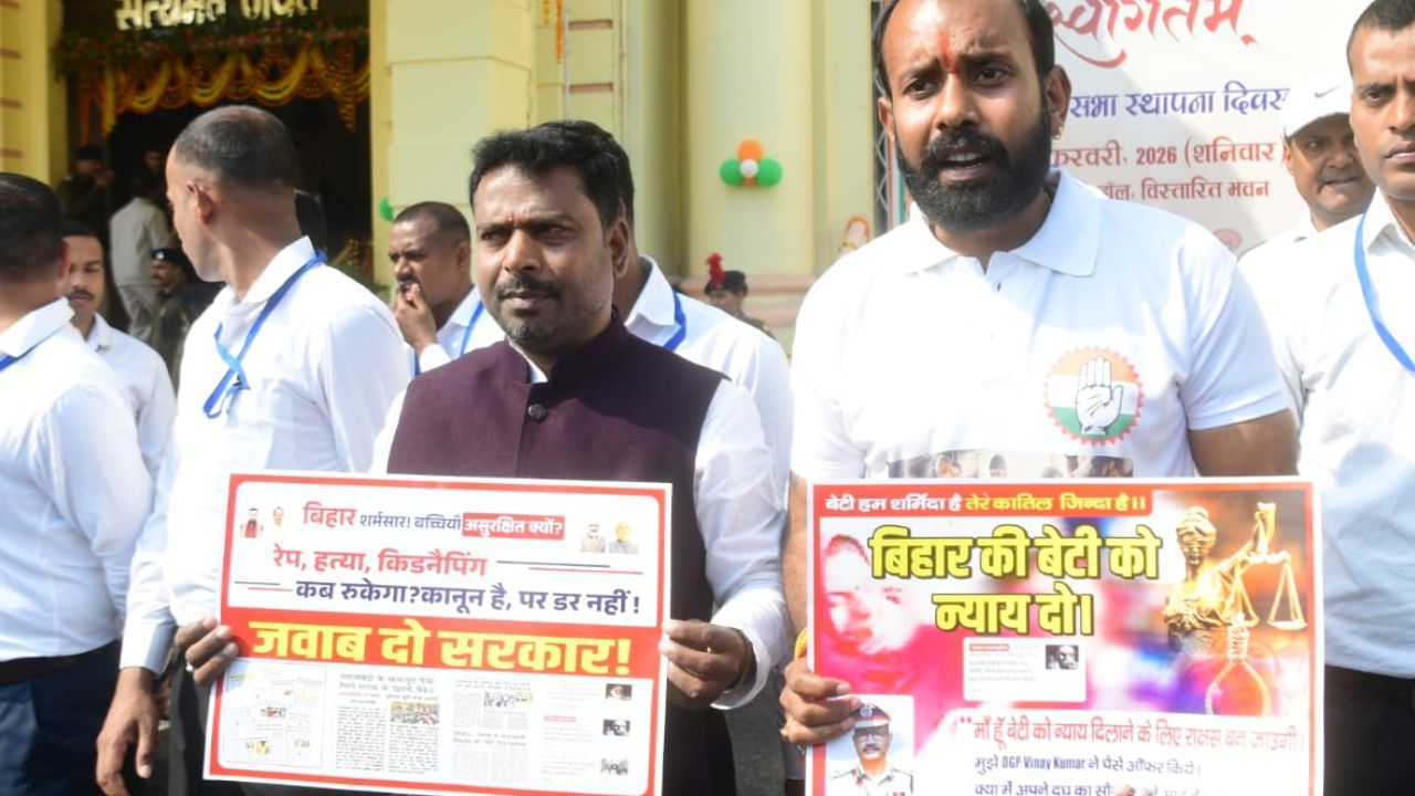 बिहार विधानसभा में हंगामा: पप्पू यादव की गिरफ्तारी पर ‘आज जेल, कल बेल’ की टी-शर्ट पहनकर पहुंचे कांग्रेस विधायक