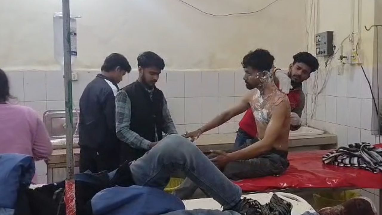 बदायूं में खुद को आग के किया हवाले, पत्नी और पुलिस पर आरोप, पढ़िए पूरा मामला