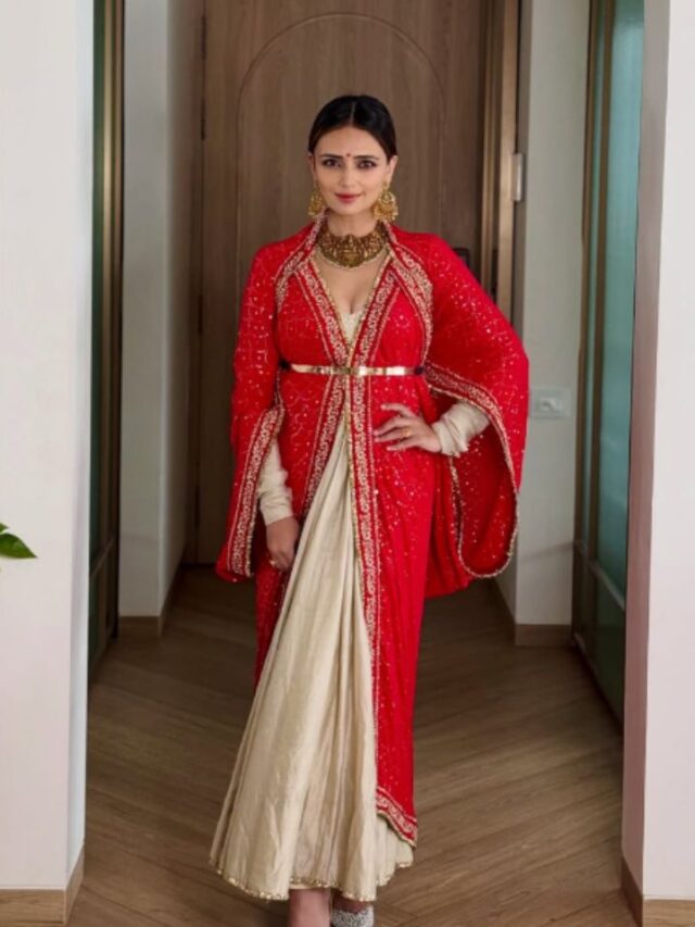 रोशनी चोपड़ा के स्टाइलिश और ग्लैमरस लुक्स