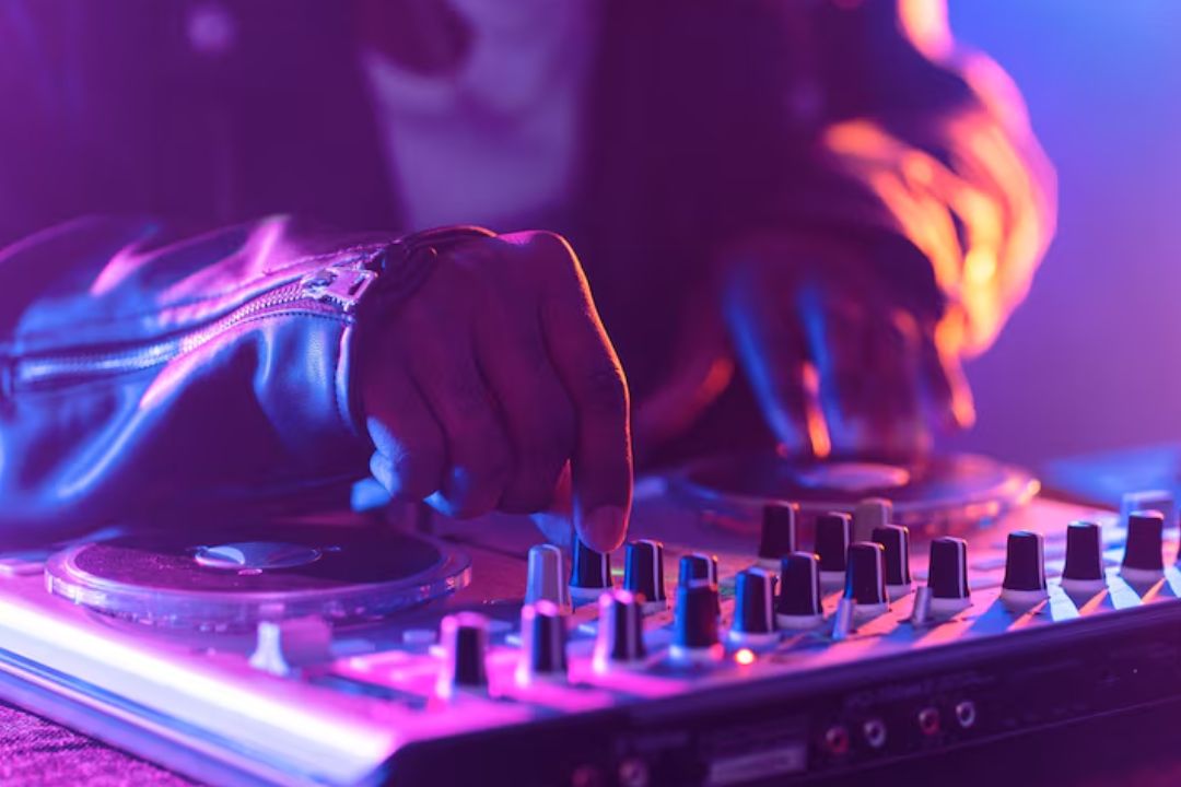 बदायूं: ममेरे भाई की शादी में आया था सत्यपाल, डांस फ्लोर पर गिरा और चली गई जान