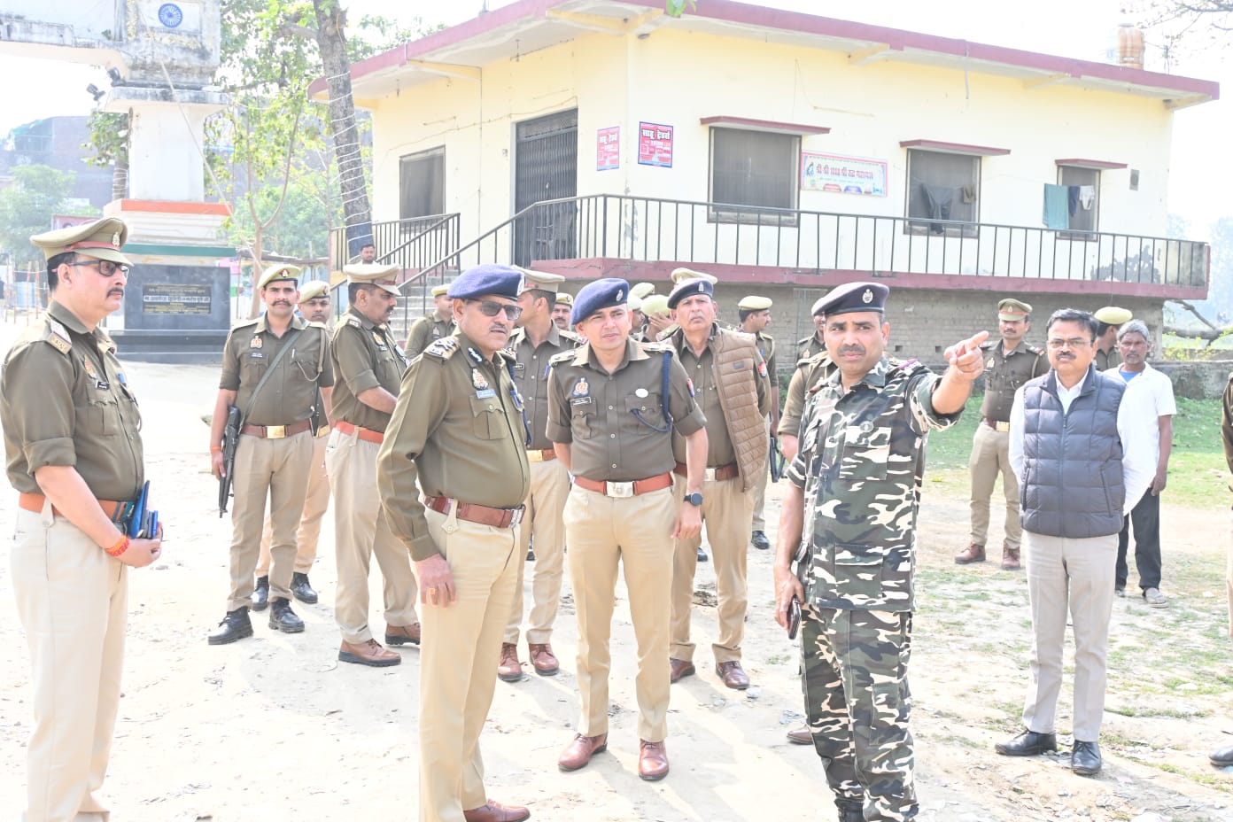 जरा सी चूक भी गंभीर परिणाम दे सकती है…महराजगंज के इंडो-नेपाल बॉर्डर पर अचानक पहुंचकर एडीजी ने क्यों बोली इतनी बड़ी बात?