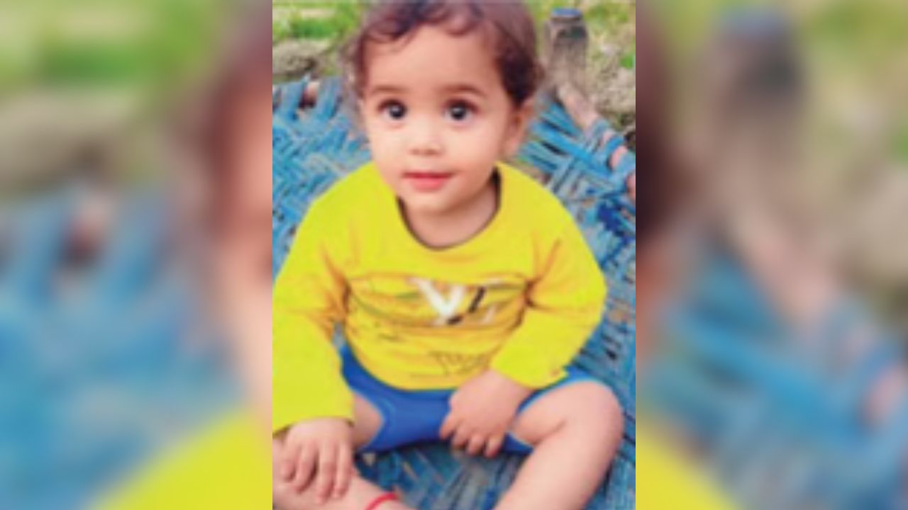 नोएडा में दर्दनाक हादसा: प्रसाद चढ़ाने गया 3 साल का मासूम गड्ढे में गिरा, बाहर निकली लाश