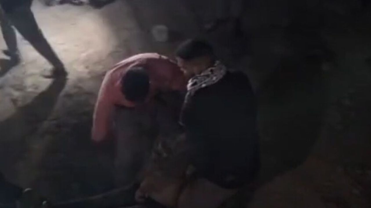 गाजीपुर में दोहराया दिल्ली वाला कांड, बिना बैरिकेडिंग खोदा गया गड्ढा, बाइक सवार की मौत