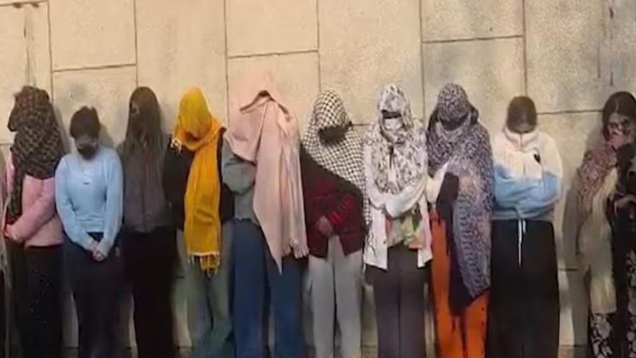 व्हाट्सएप से होती थी लड़की की Booking, गाजियाबाद में हाई प्रोफाइल सेक्स रैकेट का खुलासा, 11 लड़कियों ने मचाया हुआ था कहर