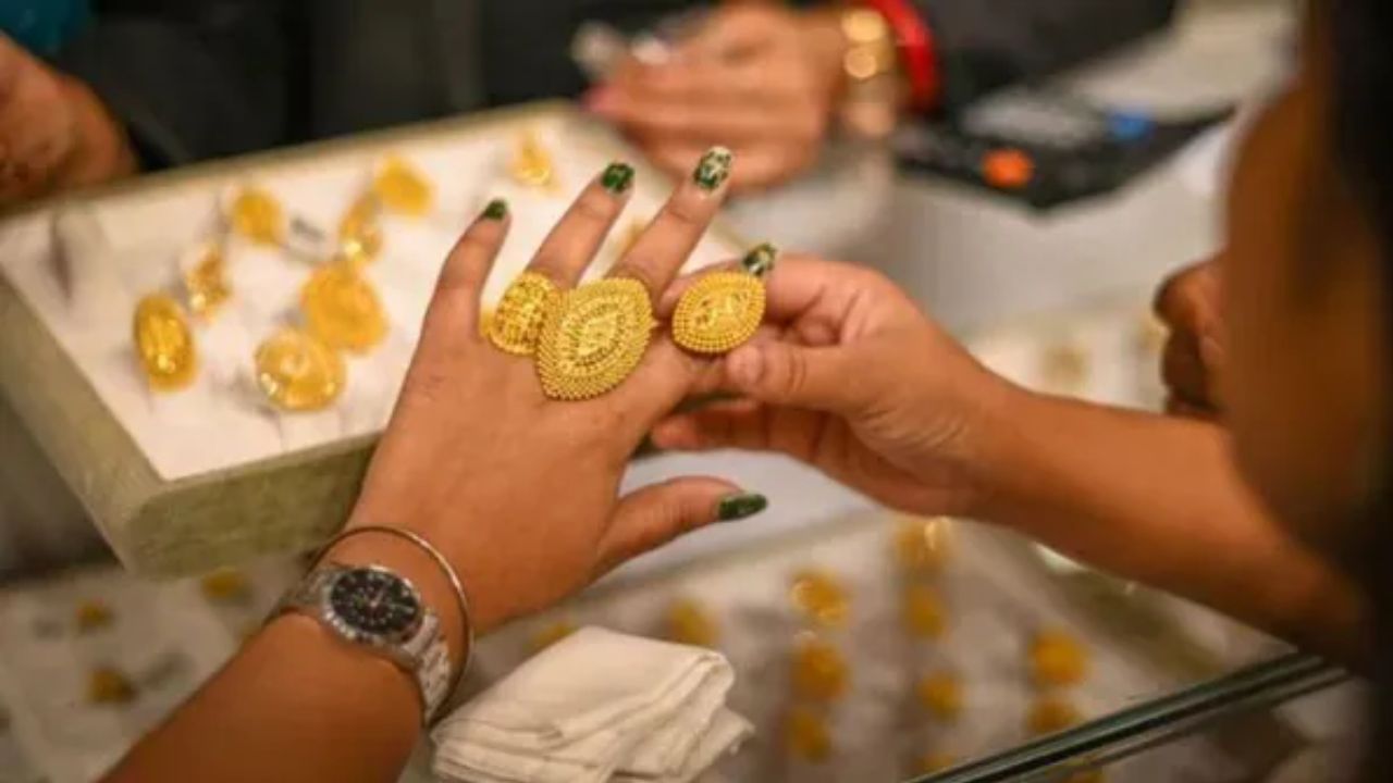 Gold Price Today: सोने-चांदी की कीमतों में मामूली बढ़ोतरी, त्योहारी मांग और ग्लोबल संकेत समेत ये रहे बड़े कारण