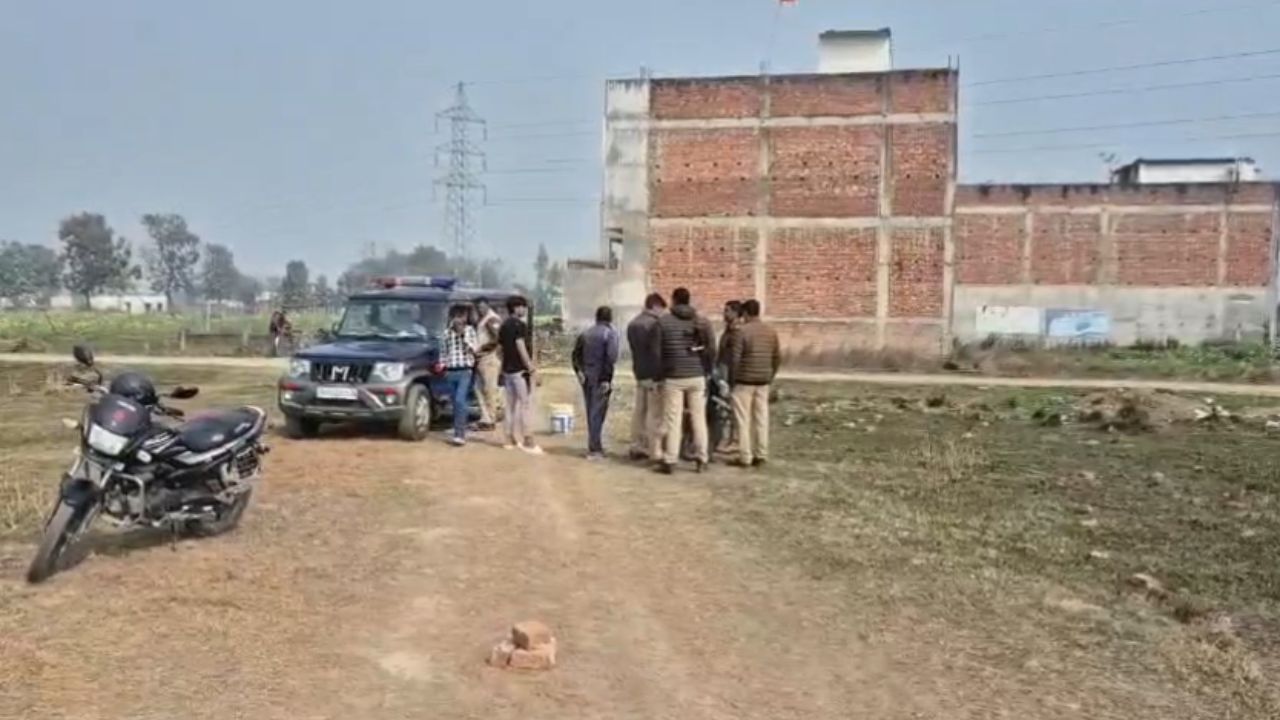 गोरखपुर में पुलिस गश्त पर उठे सवाल, जांच में जुटी फॉरेंसिक टीम; लहूलुहान शव मिलने से मचा हड़कंप