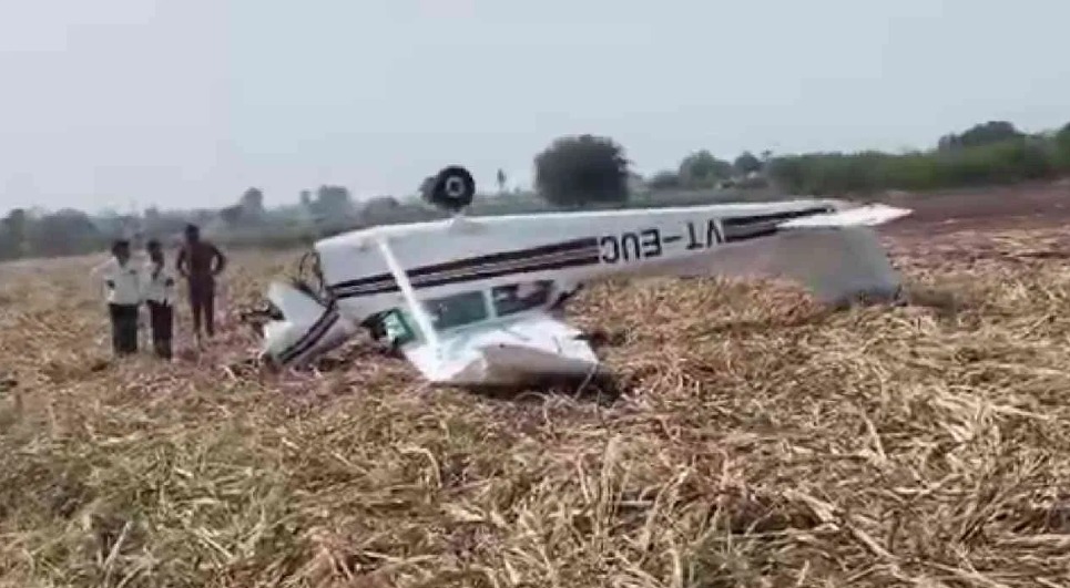Aircraft Crash: कर्नाटक के विजयपुरा में बड़ा एयरक्राफ्ट हादसा, प्राइवेट जेट क्रैश, जानिये पूरा अपडेट