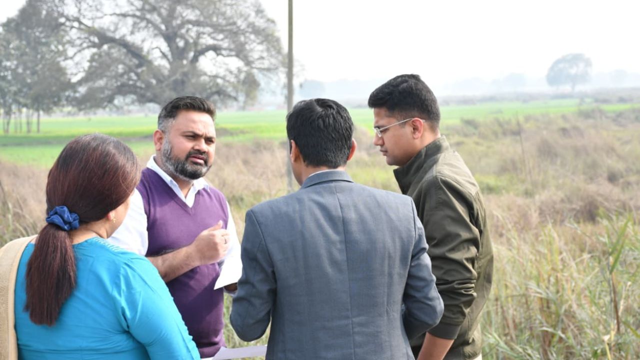 कुशीनगर में बनेगा अत्याधुनिक मल्टीमॉडल हब, डीएम महेन्द्र सिंह तंवर ने कहा- विकास को मिलेगी रफ्तार