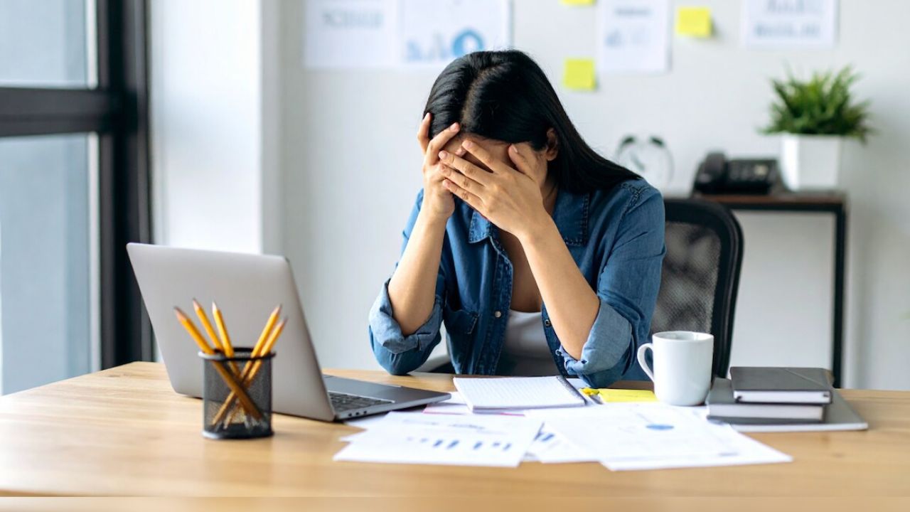 क्या लंबे वर्किंग आवर्स और कम नींद बढ़ा रहे हार्ट अटैक का खतरा? रिसर्च में हुआ बड़ा खुलासा