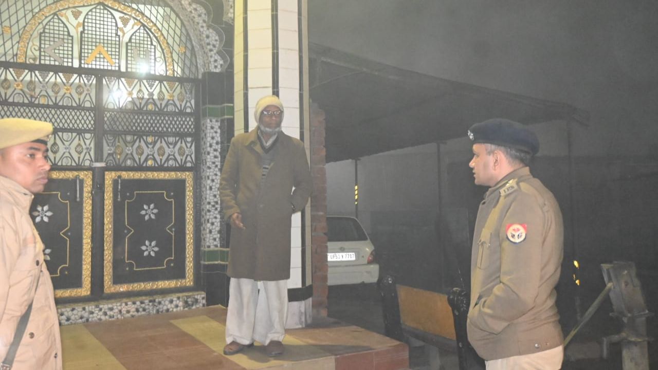 महराजगंज में लाउडस्पीकरों पर सख्ती: SP सोमेंद्र मीना ने संभाली कमान, धार्मिक स्थलों पर ध्वनि मानकों की जांच तेज