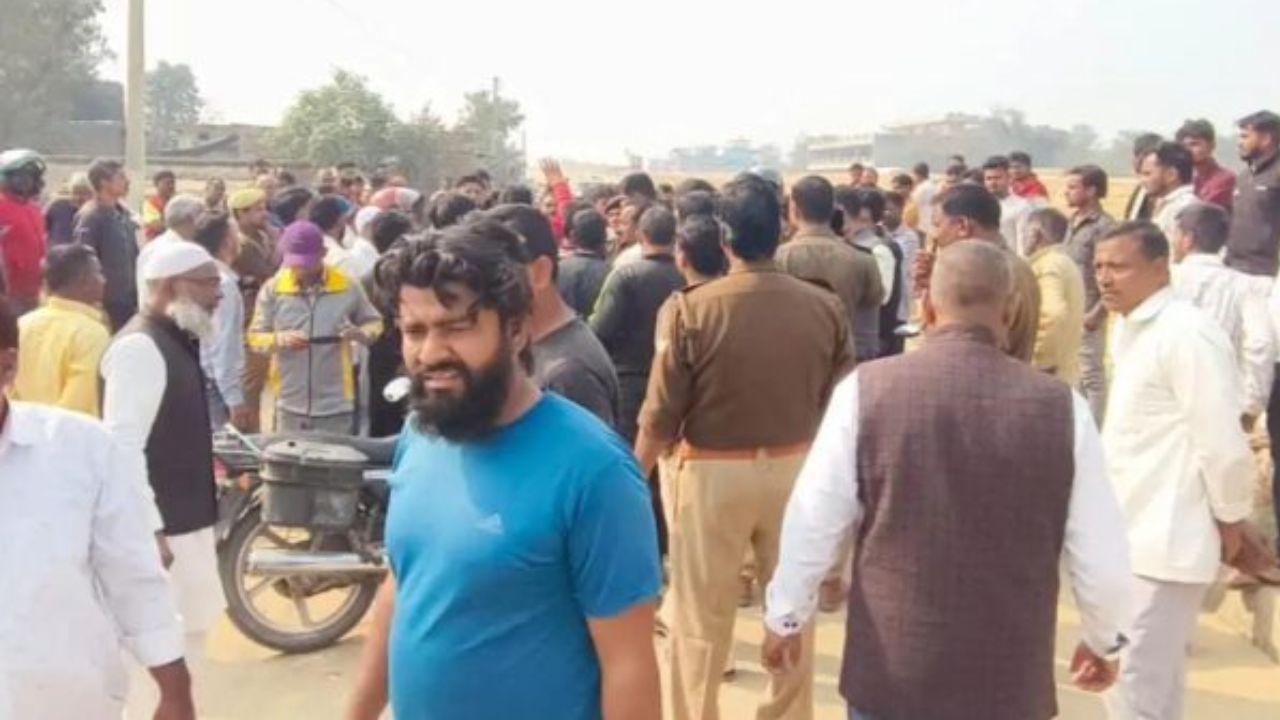 सोनौली हाईवे पर दर्दनाक हादसा: बस ने साइकिल सवार को रौंदा, ग्रामीणों ने जाम लगाकर किया प्रदर्शन