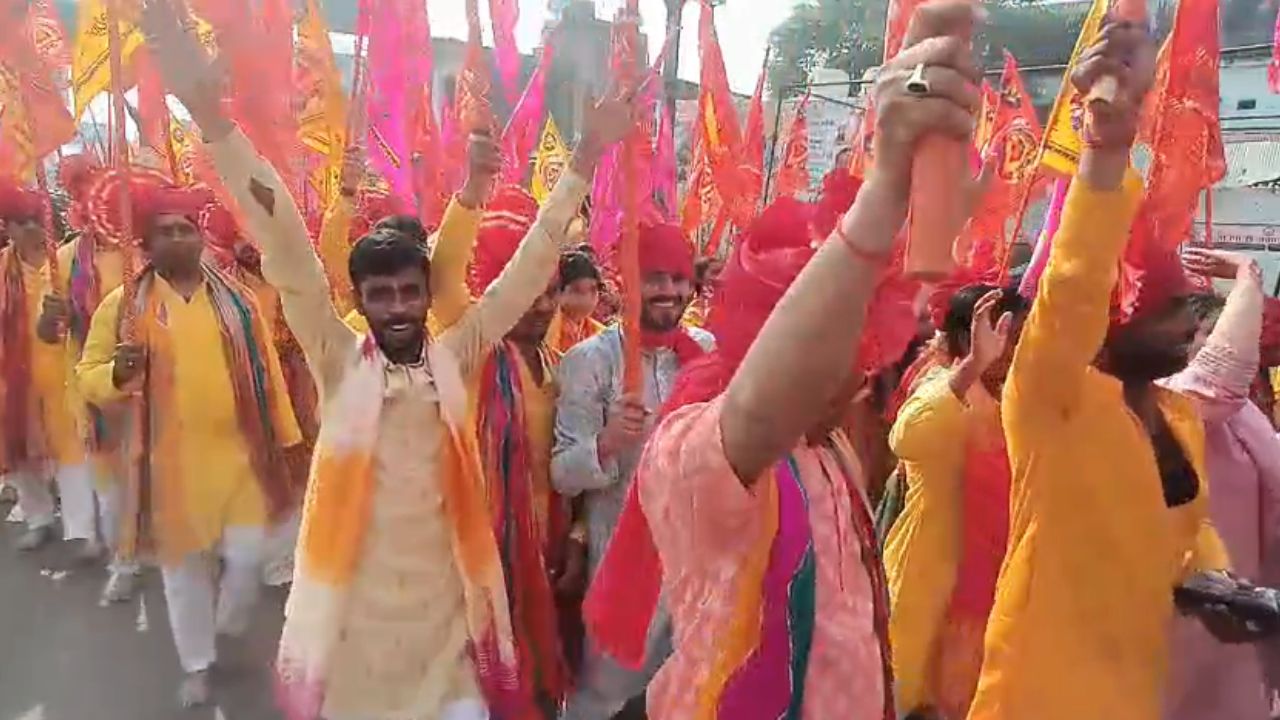 महराजगंज में गूंजा ‘हारे का सहारा’ का जयघोष: भक्ति और उल्लास के बीच निकली बाबा खाटू श्याम की भव्य निशान यात्रा