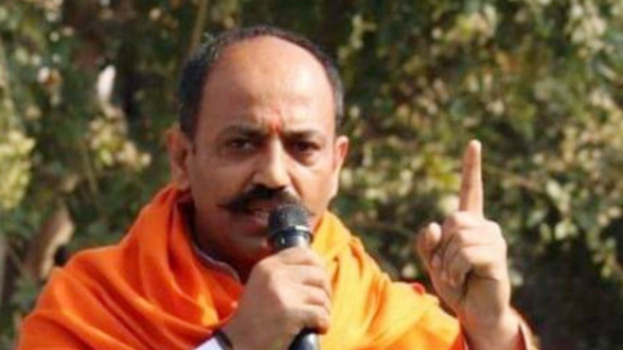 गाजियाबाद में पिंकी का ऐलान: चौथा और पांचवा बच्चा पैदा करने पर मिला मोटा पैसा, हिन्दू नेता के बयान पर गरमाई राजनीति