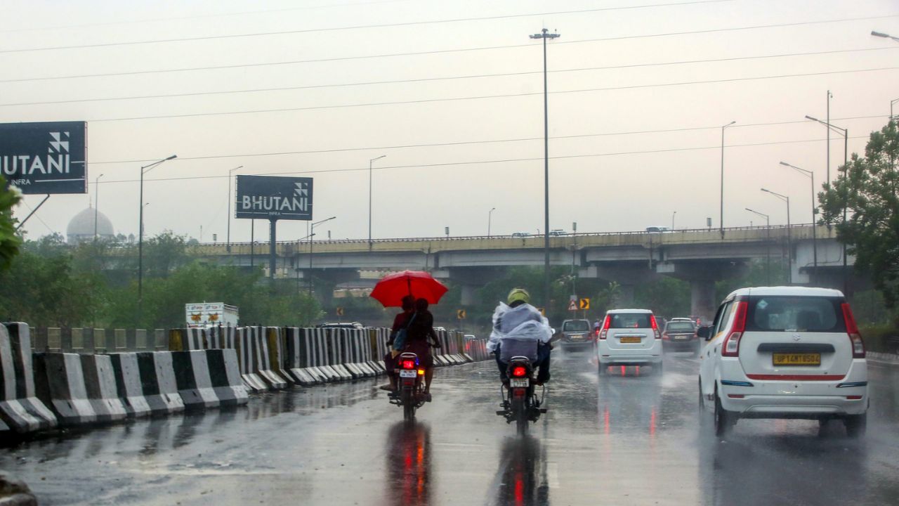 UP Rain Alert: रजाई-कंबल संभाल कर रखें! गर्मी से पहले यूपी में आंधी-बारिश का नया अलर्ट