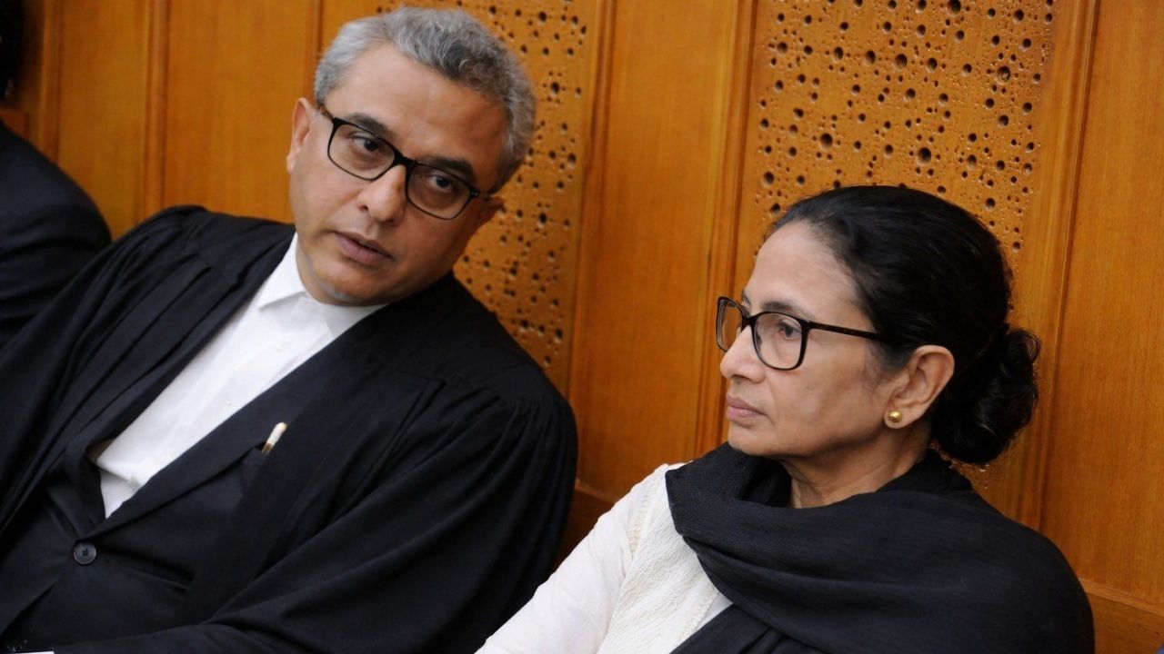 SIR Case: सुप्रीम कोर्ट में अपने वकील के साथ पहुंचीं ममता बनर्जी, सुनवाई को लेकर पढ़ें ये बड़े अपडेट, जानें CJI से क्या कहा?