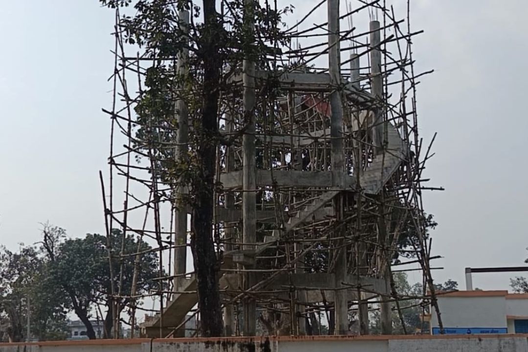 महराजगंज में अधूरी पड़ी जल जीवन मिशन की टंकियां, जिम्मेदार कौन?