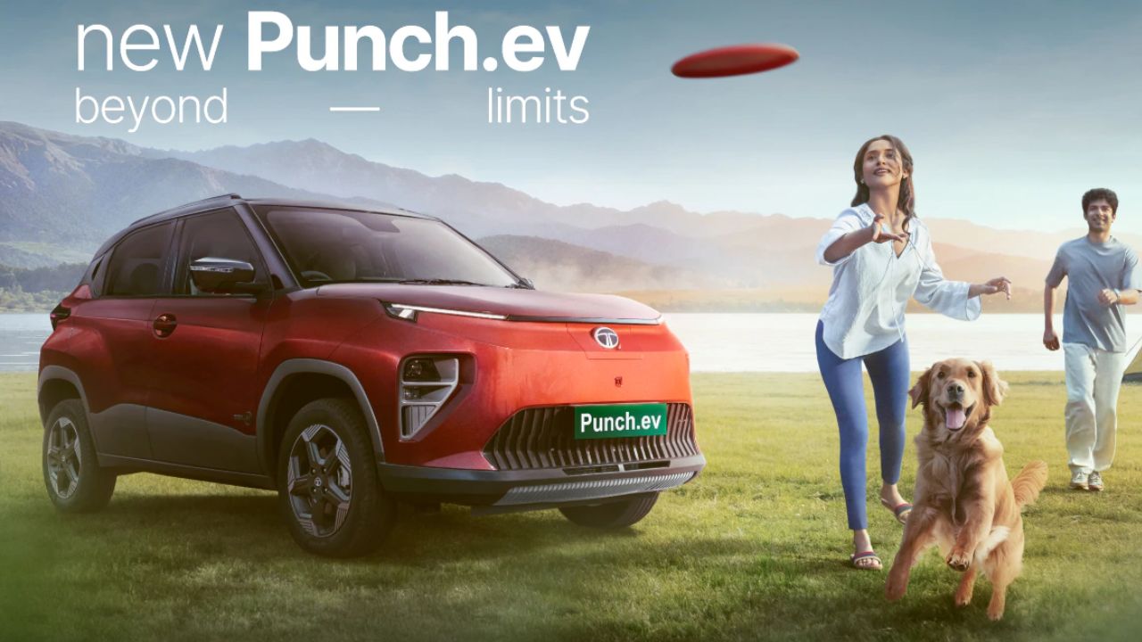 टाटा मोटर्स ने Punch EV के नए फेसलिफ्ट मॉडल को पेश किया है। जिसमें 40 kWh की दमदार बैटरी, क्लीन फ्रंट डिजाइन, LED DRL और टेललैंप्स, नए अलॉय व्हील्स और प्रीमियम इंटीरियर्स शामिल हैं। कार की लंबी ड्राइविंग रेंज, कनेक्टेड फीचर्स और सेफ्टी ऑप्शन्स इसे इलेक्ट्रिक SUV सेगमेंट में खास बनाते हैं।