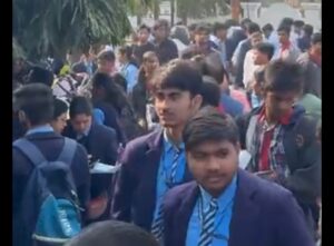 UP News: गोरखपुर में कड़ी सुरक्षा के बीच शुरू हुई केंद्रीय माध्यमिक शिक्षा बोर्ड (CBSE) की बोर्ड परीक्षाएं