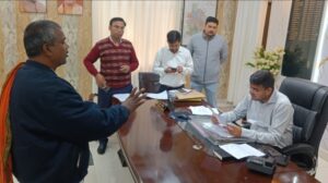 गोरखपुर में प्रशासन सख्त मोड में…जनसुनवाई में उमड़ी भीड़, दिए ये निर्देश