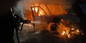 नैनीताल में चलती कार बनी आग का गोला, बमुश्किल बची चालक की जान