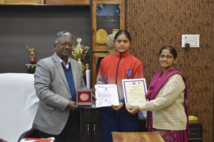 राजपथ पर गूंजा गोरखपुर का नाम: एनसीसी कैडेट वंशिका ने रचा इतिहास, जानें पूरी खबर