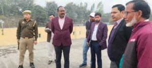 महराजगंज बस स्टेशन का डीएम ने किया औचक निरीक्षण, गंदगी पर लगाई फटकार, दिए ये सख्त निर्देश