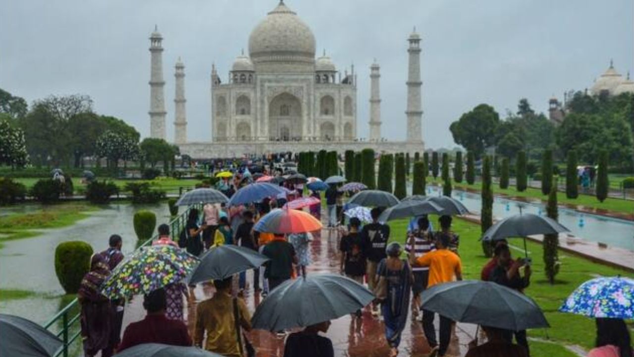 बदलने वाला है यूपी का मौसम: लखनऊ समेत कई जिलों में बूंदाबांदी के आसार, जानें ताजा अपडेट