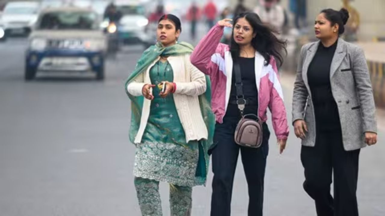 Weather Update: दिल्ली-NCR में सर्दी के साथ हल्की गरमाहट, जानें कैसा रहेगा आज का मौसम